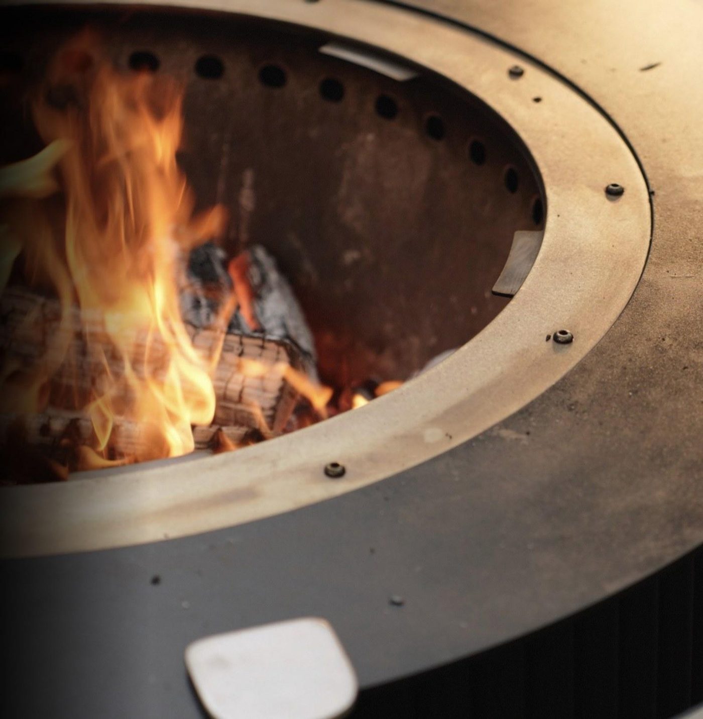 WATRAG fire pit with an open flame